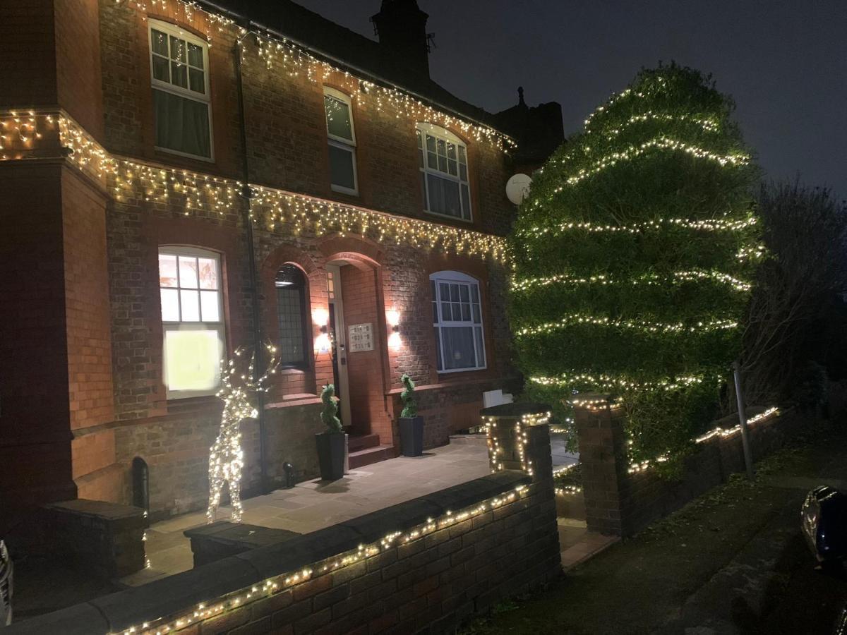 46 Ashfield Rd, Altrincham Hotel Buitenkant foto